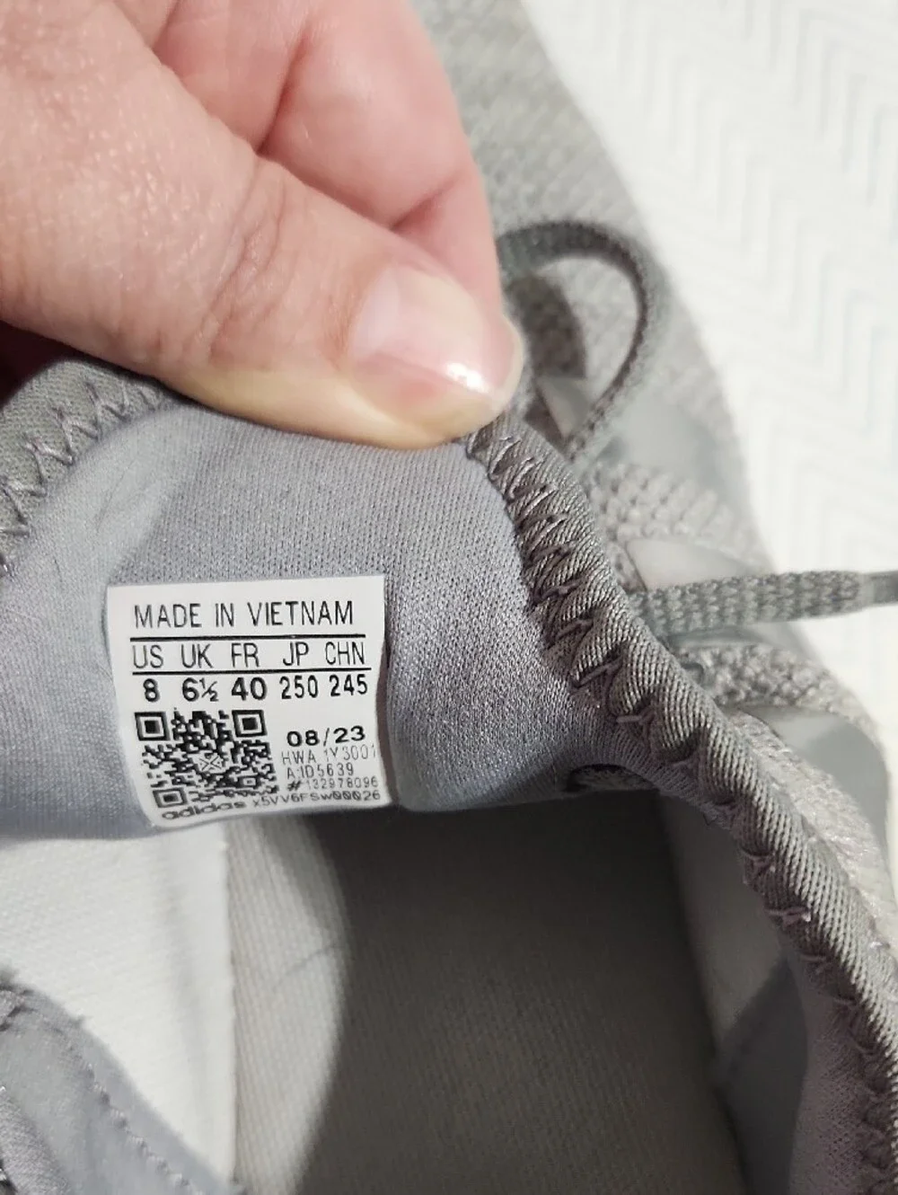 Sz 8 Womens Adidas Gray Knit Sneakers with Light Pink Logo